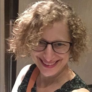 Meet your Posher, Dena